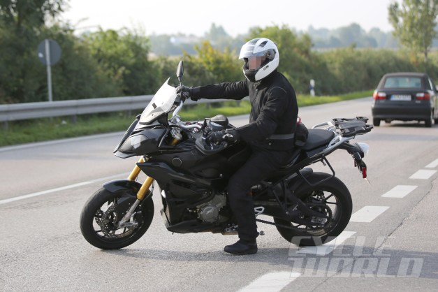 2015-BMW-S1000XR-spy-shot-3